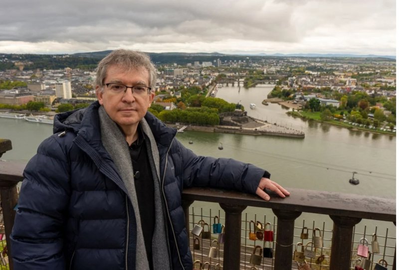 Santiago Posteguillo en Coblenza, en la confluencia del Rin y el Mosela